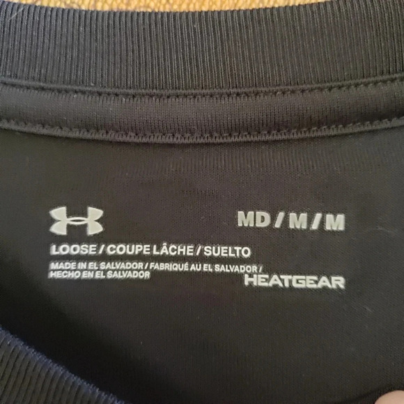 *UNDER ARMOUR, Size M, Black and Pink Heatgear t-shirt - Picture 3 of 6